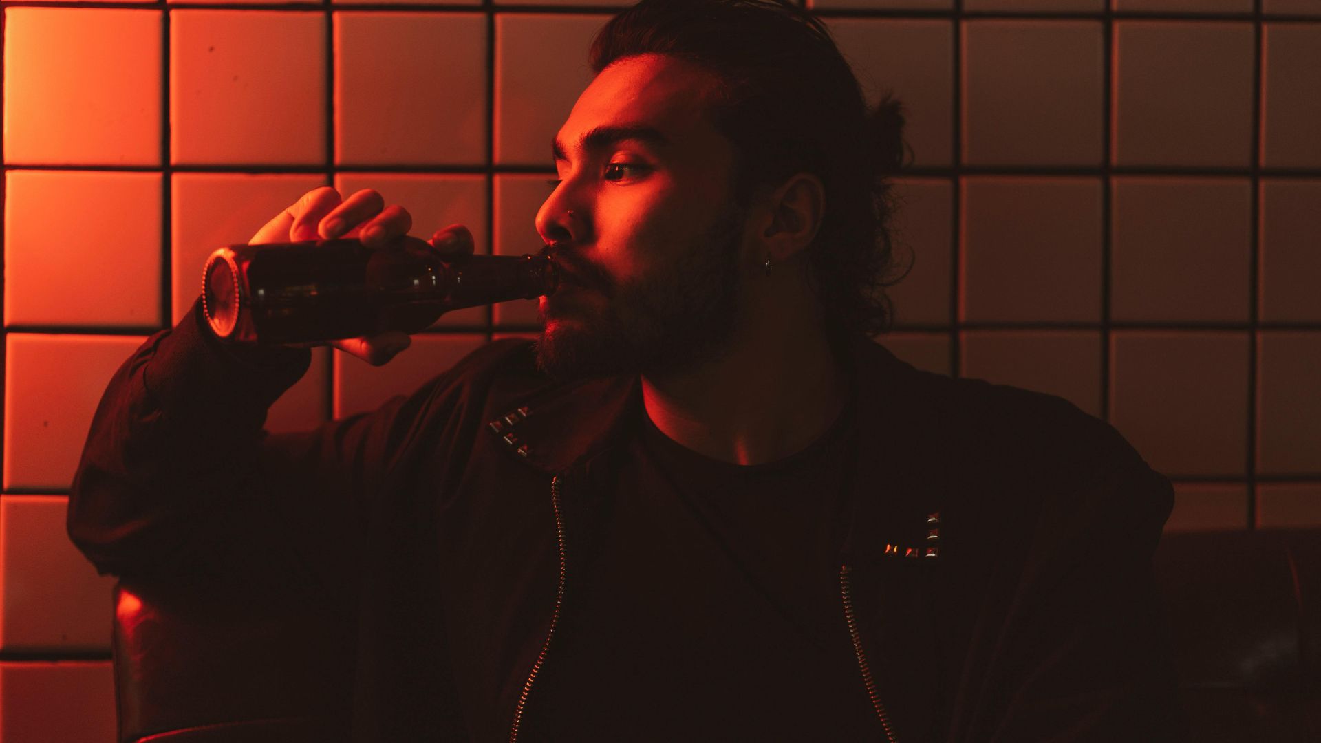 How to Support Someone Struggling With Alcohol Addiction 